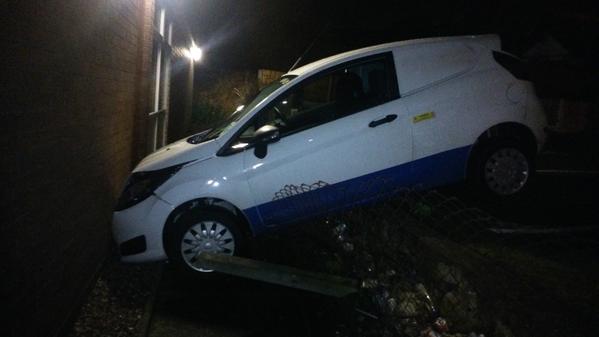 RT Man arrested for #drinkdrive after losing control on a car park and crashing into Frodsham police station.  #epicfail  - embedded image 