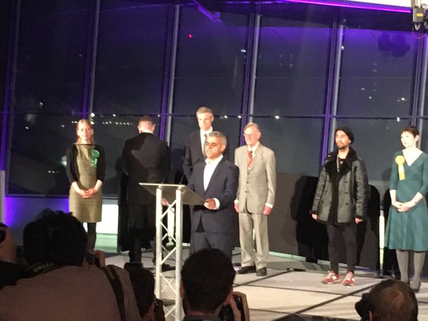 RT BNP candidate turns his back on Sadiq's speech, probably cos he's a total prick. Just looks like he's having a piss.  - embedded image 