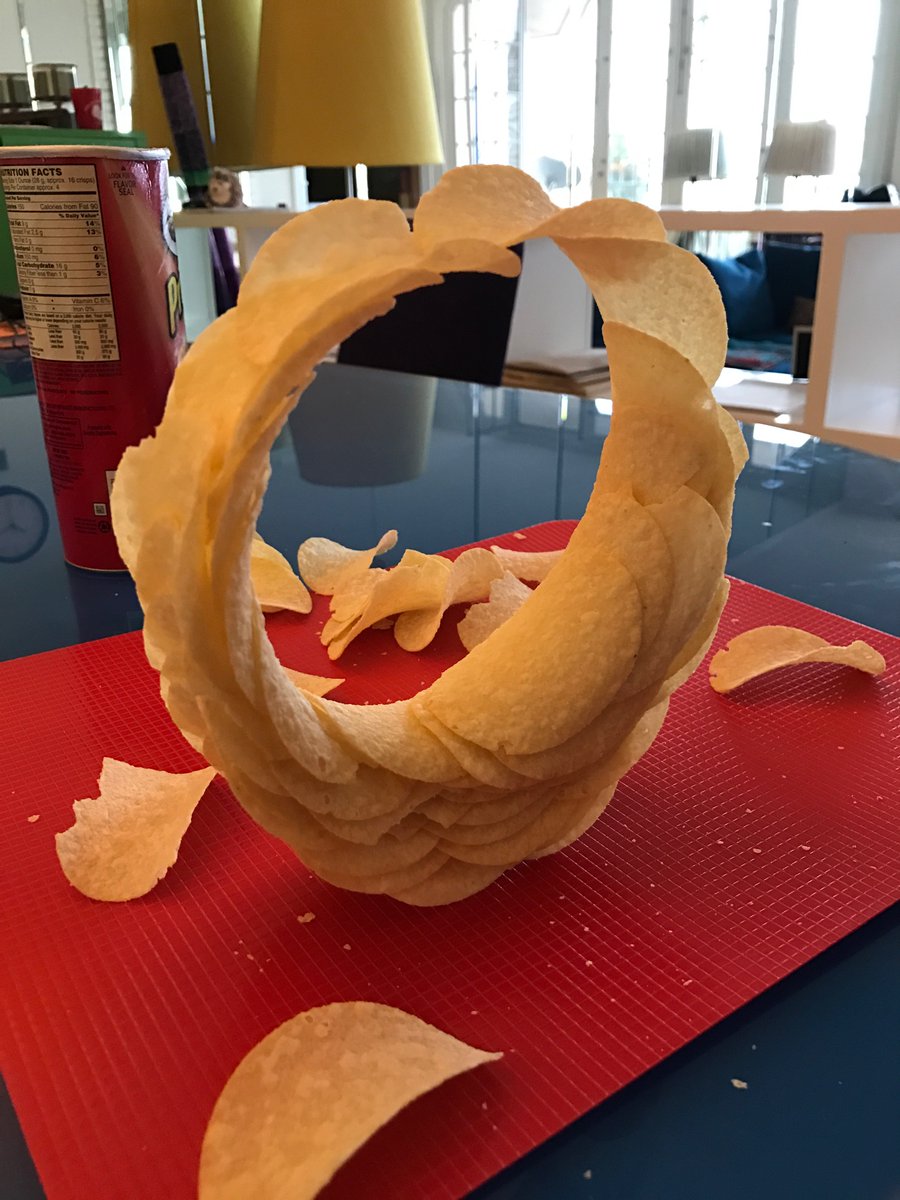 RT I did it!  I did it!  I built a Pringles ringle!  No glue, just physics.  - embedded image 