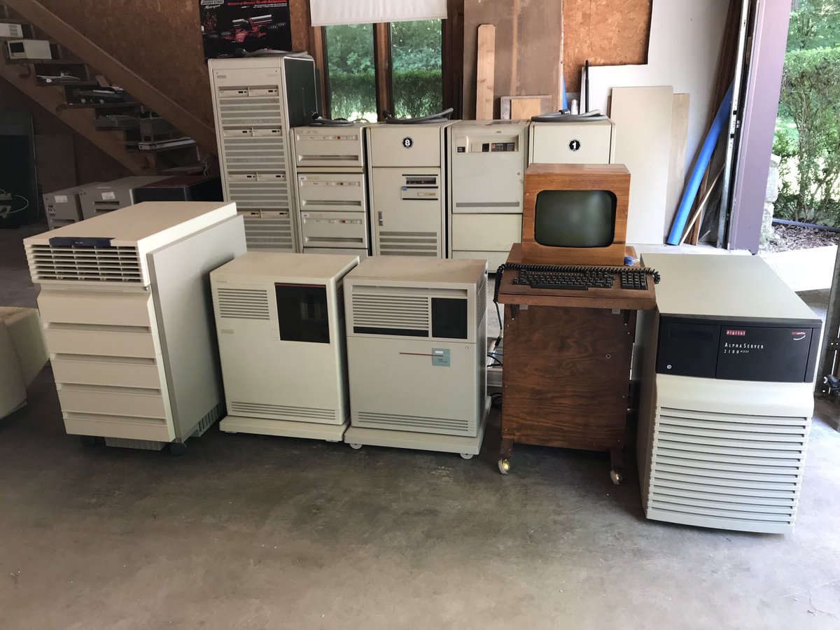 RT When collecting computers, collect small ones. #ihatemoving #RetroComputing  @benjedwards  - embedded image 