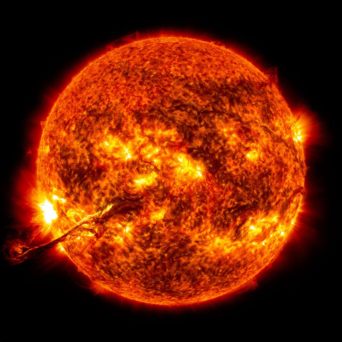 RT Interesting fact - The sun makes up 99.86% of the solar systems mass!  - embedded image 