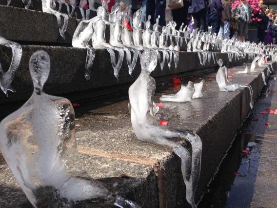 RT Over 5000 ice sculptures in  Birmingham in memory of WW1 soldiers. Very clever and poignant. #BhamWW1  - embedded image