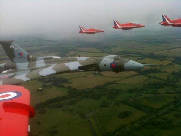 RT If you didn't believe me when I said @XH558 looked big when she's flying alongside...  - embedded image