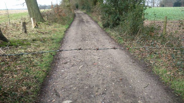 RT Nightmare. Barbed wire traps set at cyclist neck height on Kentish trails around Wormshill. Please RT.  - embedded image 1