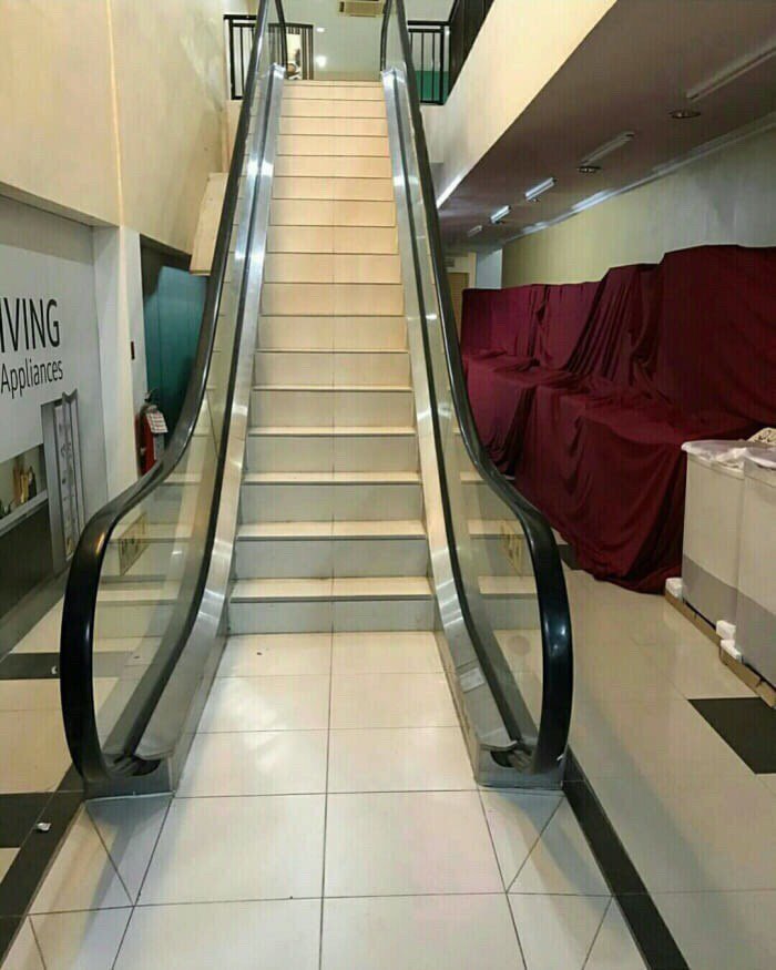 RT Nice escalator....wait what?  - embedded image 